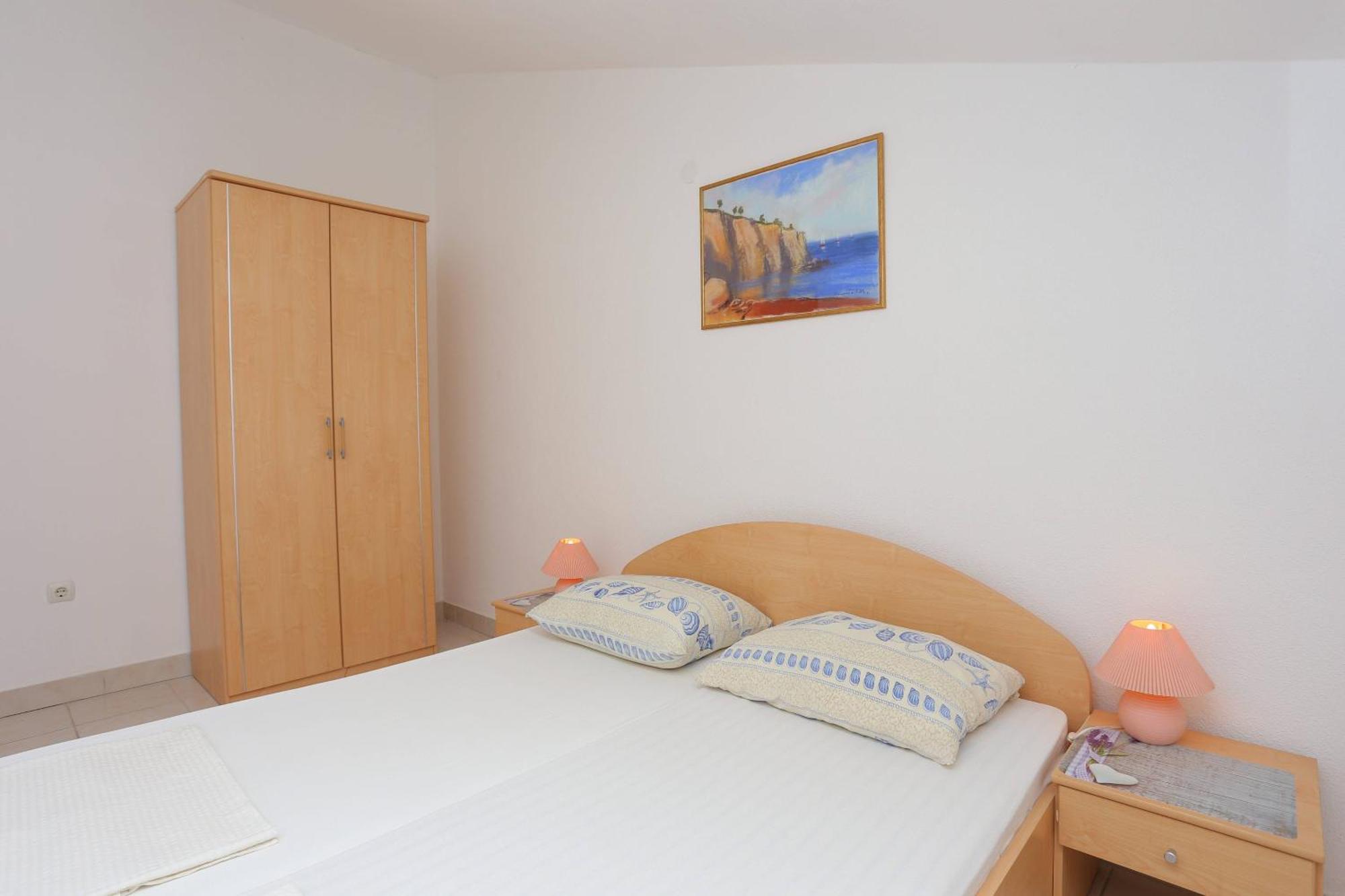 Family Friendly Apartments With A Swimming Pool Businci, Ciovo - 11232 Trogir Room photo