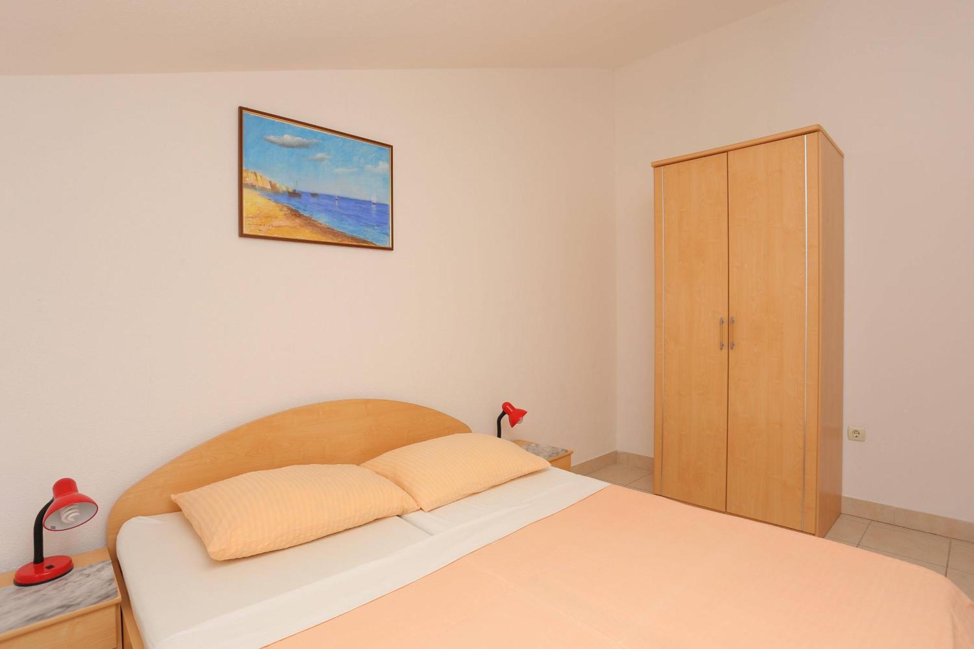 Family Friendly Apartments With A Swimming Pool Businci, Ciovo - 11232 Trogir Room photo