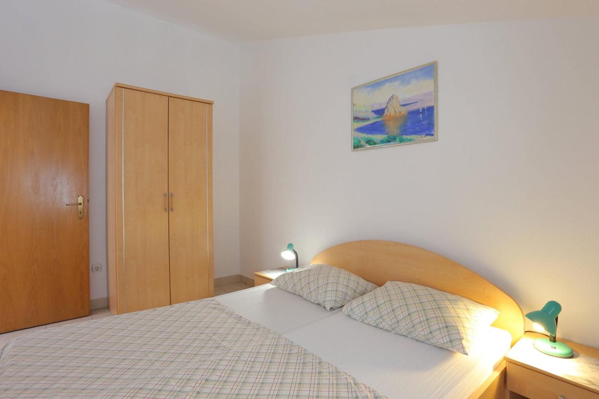 Family Friendly Apartments With A Swimming Pool Businci, Ciovo - 11232 Trogir Room photo
